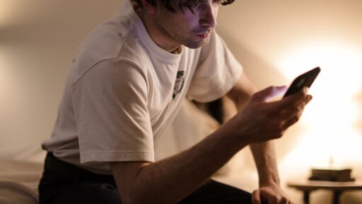 Eye, Phones, Screens